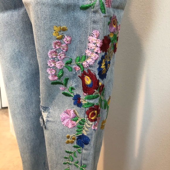 Embroidered floral cropped jeans - Picture 3 of 5